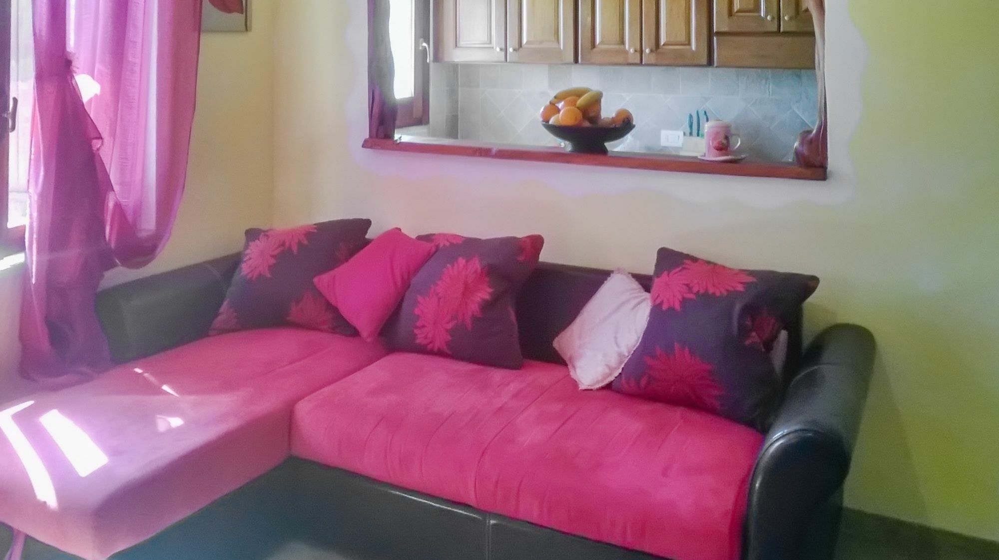 Independent Near Olbia, Sardinia, W/ Air Con, Terrace & Sea Appartement